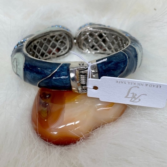 BRAND NEW absolutely gorgeous 😍 Blue Encrusted Crystal Bracelet soo 💙 beautifu - Picture 2 of 5